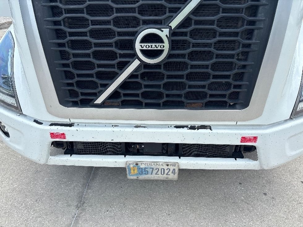 Day Cab Tractor-Heavy Duty Tractors-Volvo-2023-VNR62300-Tampa-FL-542,254\n\t\tmiles-$ 42,500 - Image 19