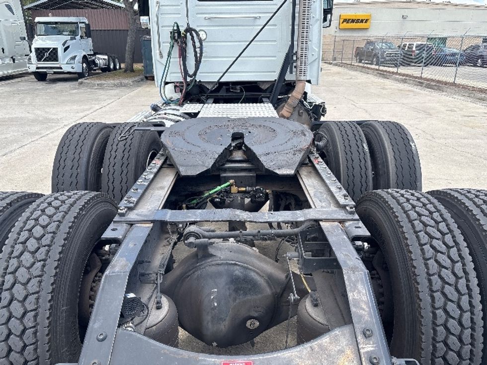 Day Cab Tractor-Heavy Duty Tractors-Volvo-2023-VNR62300-Tampa-FL-542,254\n\t\tmiles-$ 42,500 - Image 6