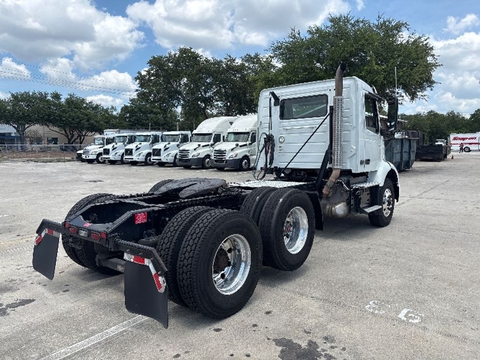 Day Cab Tractor-Heavy Duty Tractors-Volvo-2023-VNR62300-Tampa-FL-542,254\n\t\tmiles-$ 42,500 - Image 7