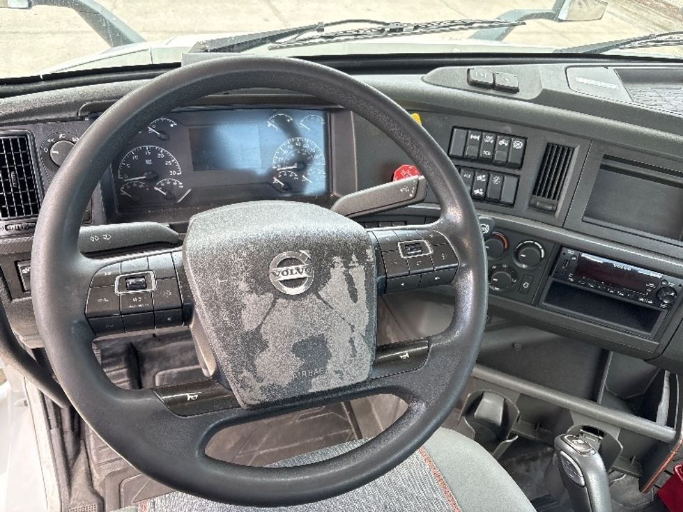 Day Cab Tractor-Heavy Duty Tractors-Volvo-2023-VNR62300-Tampa-FL-545,759\n\t\tmiles-$ 44,250 - Image 11