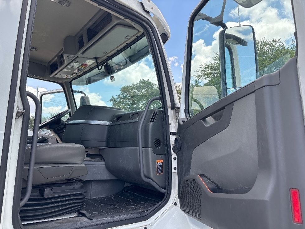 Day Cab Tractor-Heavy Duty Tractors-Volvo-2023-VNR62300-Tampa-FL-545,759\n\t\tmiles-$ 44,250 - Image 12