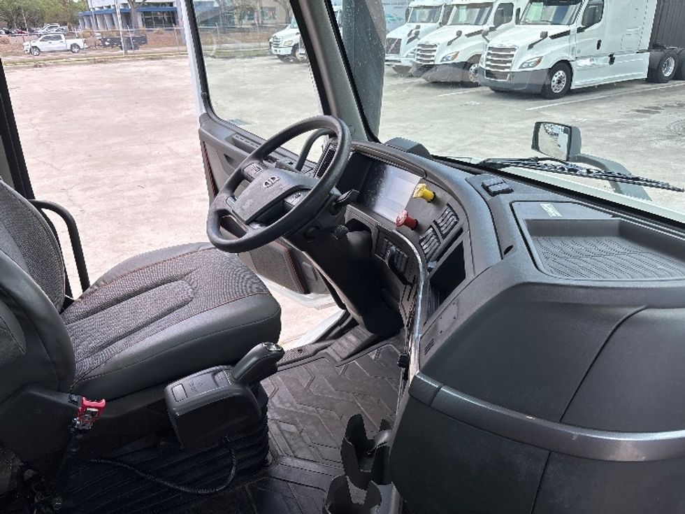 Day Cab Tractor-Heavy Duty Tractors-Volvo-2023-VNR62300-Tampa-FL-545,759\n\t\tmiles-$ 44,250 - Image 14