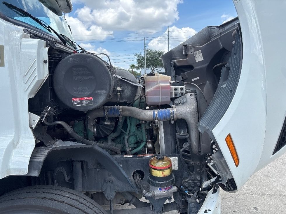 Day Cab Tractor-Heavy Duty Tractors-Volvo-2023-VNR62300-Tampa-FL-545,759\n\t\tmiles-$ 44,250 - Image 15