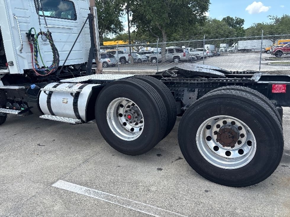 Day Cab Tractor-Heavy Duty Tractors-Volvo-2023-VNR62300-Tampa-FL-545,759\n\t\tmiles-$ 44,250 - Image 17