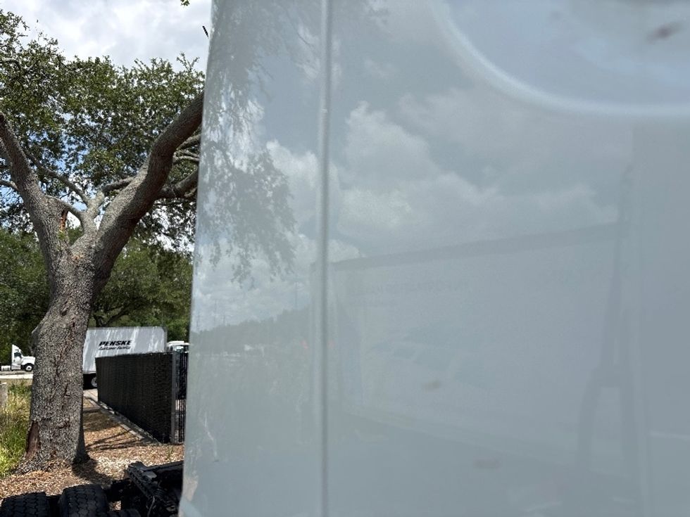 Day Cab Tractor-Heavy Duty Tractors-Volvo-2023-VNR62300-Tampa-FL-545,759\n\t\tmiles-$ 44,250 - Image 23