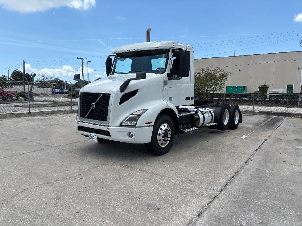 Day Cab Tractor-Heavy Duty Tractors-Volvo-2023-VNR62300-Tampa-FL-545,759\n\t\tmiles-$ 44,250 - Image 3
