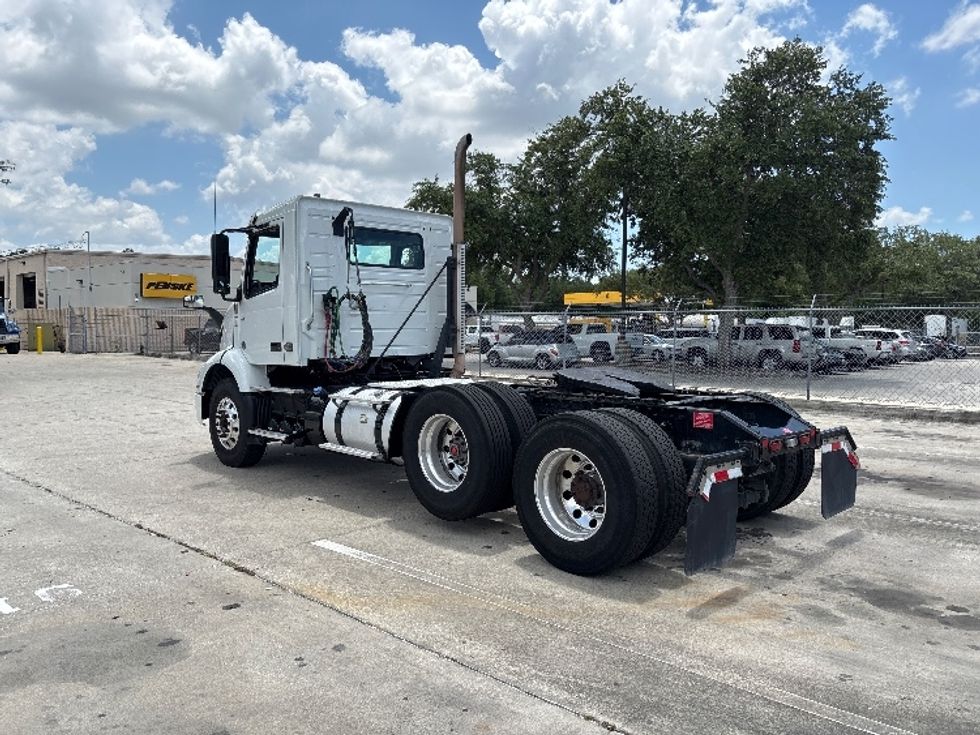Day Cab Tractor-Heavy Duty Tractors-Volvo-2023-VNR62300-Tampa-FL-545,759\n\t\tmiles-$ 44,250 - Image 5