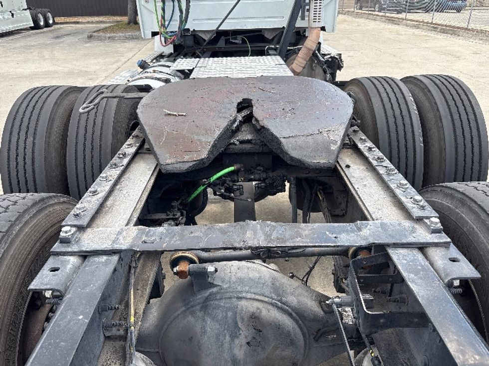 Day Cab Tractor-Heavy Duty Tractors-Volvo-2023-VNR62300-Tampa-FL-545,759\n\t\tmiles-$ 44,250 - Image 6