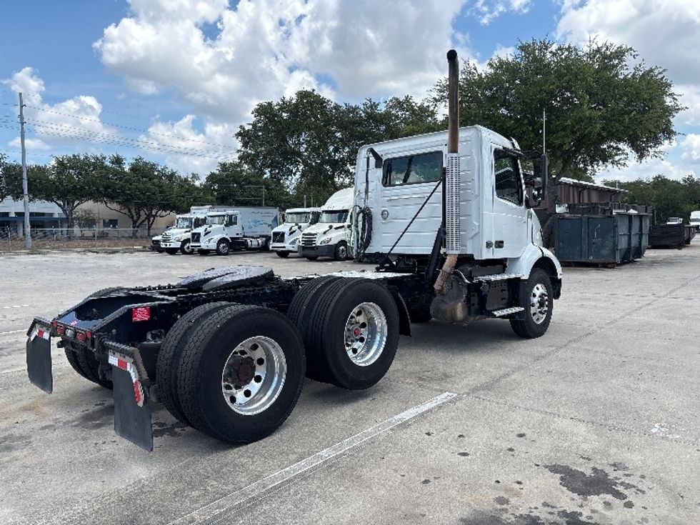 Day Cab Tractor-Heavy Duty Tractors-Volvo-2023-VNR62300-Tampa-FL-545,759\n\t\tmiles-$ 44,250 - Image 7