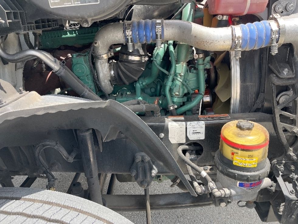 Day Cab Tractor-Heavy Duty Tractors-Volvo-2023-VNR62300-Tampa-FL-635,461\n\t\tmiles-$ 32,750 - Image 15