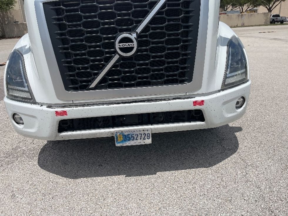Day Cab Tractor-Heavy Duty Tractors-Volvo-2023-VNR62300-Tampa-FL-635,461\n\t\tmiles-$ 32,750 - Image 20