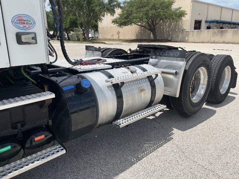 Day Cab Tractor-Heavy Duty Tractors-Volvo-2023-VNR62300-Tampa-FL-635,461\n\t\tmiles-$ 32,750 - Image 22