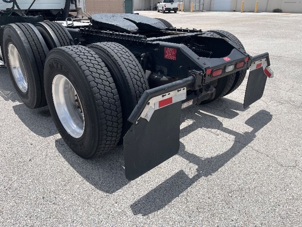 Day Cab Tractor-Heavy Duty Tractors-Volvo-2023-VNR62300-Tampa-FL-635,461\n\t\tmiles-$ 32,750 - Image 23