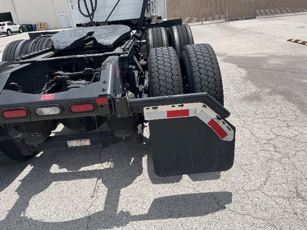Day Cab Tractor-Heavy Duty Tractors-Volvo-2023-VNR62300-Tampa-FL-635,461\n\t\tmiles-$ 32,750 - Image 24