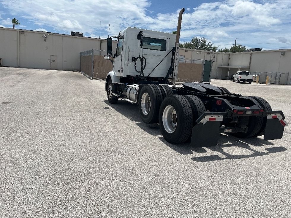 Day Cab Tractor-Heavy Duty Tractors-Volvo-2023-VNR62300-Tampa-FL-635,461\n\t\tmiles-$ 32,750 - Image 5