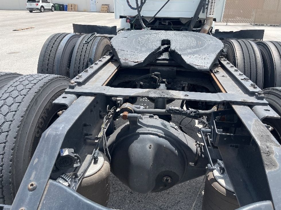 Day Cab Tractor-Heavy Duty Tractors-Volvo-2023-VNR62300-Tampa-FL-635,461\n\t\tmiles-$ 32,750 - Image 6
