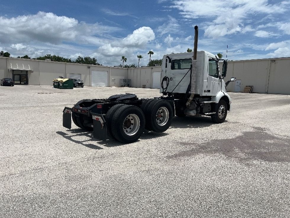 Day Cab Tractor-Heavy Duty Tractors-Volvo-2023-VNR62300-Tampa-FL-635,461\n\t\tmiles-$ 32,750 - Image 7
