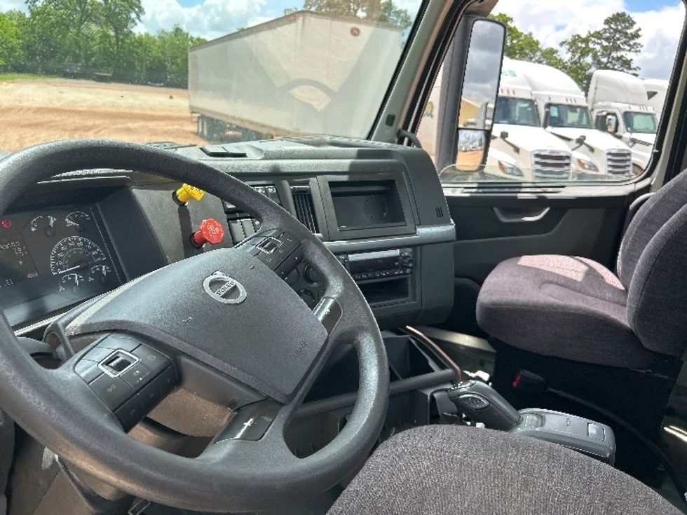 Day Cab Tractor-Heavy Duty Tractors-Volvo-2024-VNL64T300-Tyler-TX-370,657\n\t\tmiles-$ 87,750 - Image 10