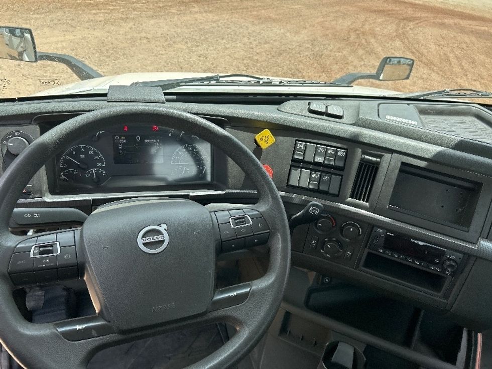Day Cab Tractor-Heavy Duty Tractors-Volvo-2024-VNL64T300-Tyler-TX-370,657\n\t\tmiles-$ 87,750 - Image 11
