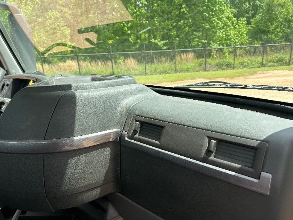 Day Cab Tractor-Heavy Duty Tractors-Volvo-2024-VNL64T300-Tyler-TX-370,657\n\t\tmiles-$ 87,750 - Image 13