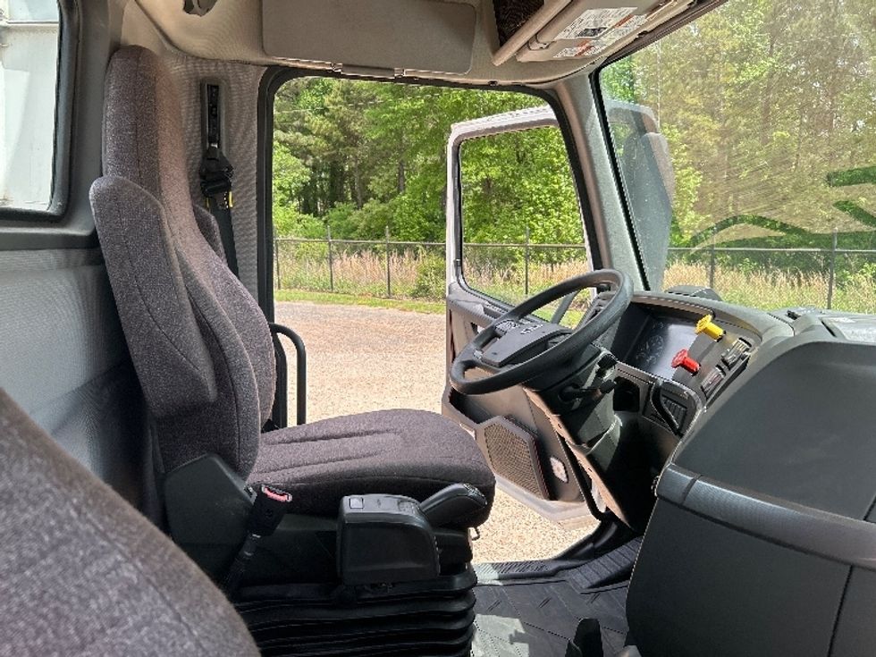 Day Cab Tractor-Heavy Duty Tractors-Volvo-2024-VNL64T300-Tyler-TX-370,657\n\t\tmiles-$ 87,750 - Image 14