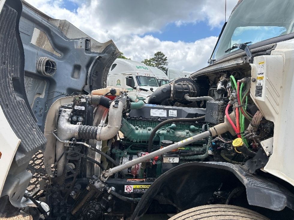 Day Cab Tractor-Heavy Duty Tractors-Volvo-2024-VNL64T300-Tyler-TX-370,657\n\t\tmiles-$ 87,750 - Image 16