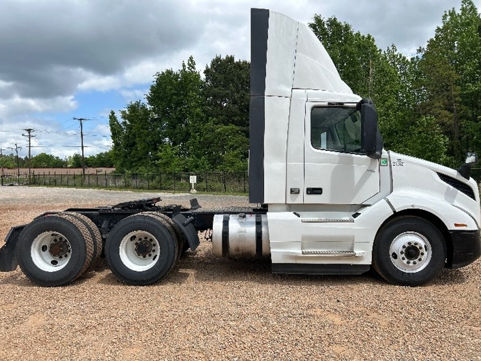 Day Cab Tractor-Heavy Duty Tractors-Volvo-2024-VNL64T300-Tyler-TX-370,657\n\t\tmiles-$ 87,750 - Image 8