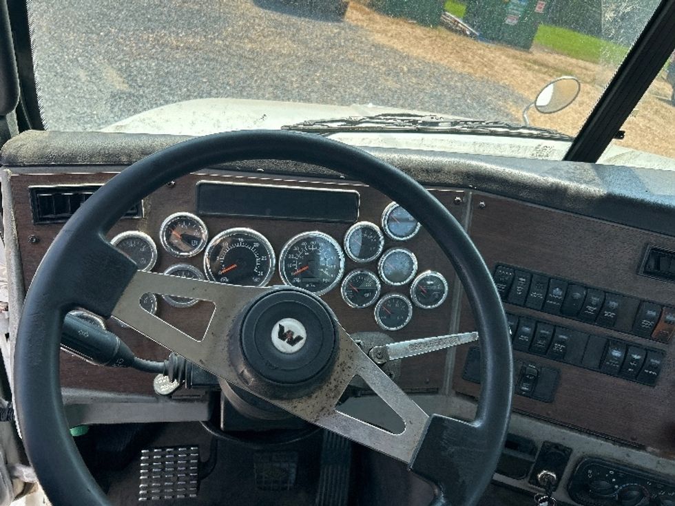 Day Cab Tractor-Heavy Duty Tractors-Western Star-2018-4700SF-Summit-MS-136,433\n\t\tmiles-$ 32,000 - Image 11