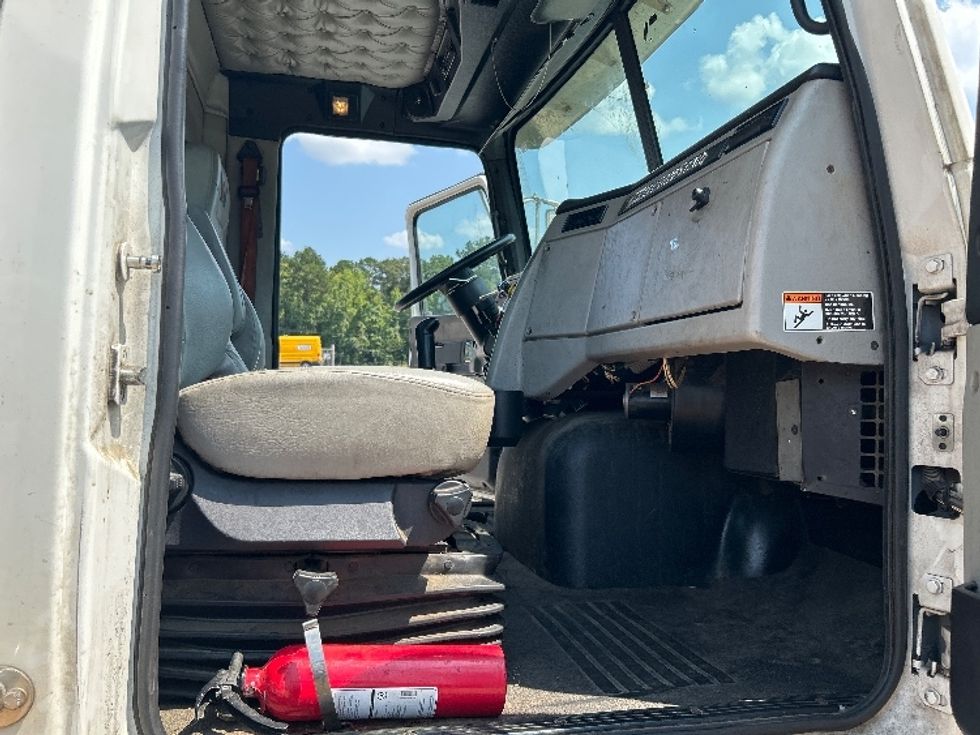 Day Cab Tractor-Heavy Duty Tractors-Western Star-2018-4700SF-Summit-MS-136,433\n\t\tmiles-$ 32,000 - Image 12
