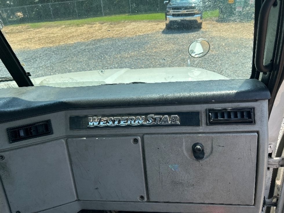 Day Cab Tractor-Heavy Duty Tractors-Western Star-2018-4700SF-Summit-MS-136,433\n\t\tmiles-$ 32,000 - Image 13