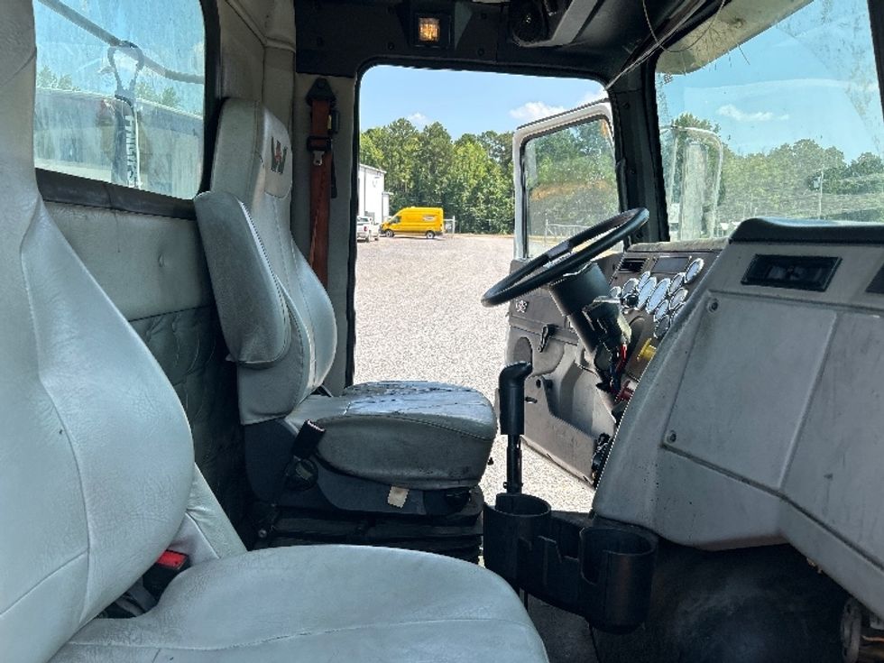 Day Cab Tractor-Heavy Duty Tractors-Western Star-2018-4700SF-Summit-MS-136,433\n\t\tmiles-$ 32,000 - Image 14