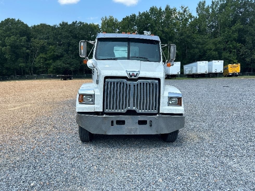 Day Cab Tractor-Heavy Duty Tractors-Western Star-2018-4700SF-Summit-MS-136,433\n\t\tmiles-$ 32,000 - Image 2