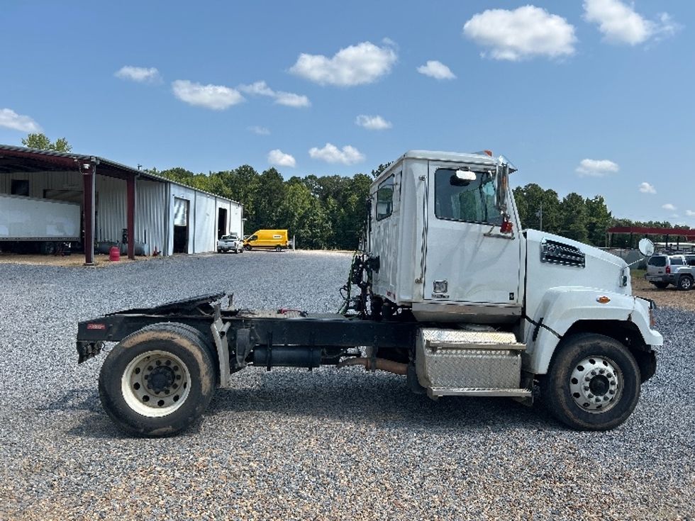 Day Cab Tractor-Heavy Duty Tractors-Western Star-2018-4700SF-Summit-MS-136,433\n\t\tmiles-$ 32,000 - Image 8