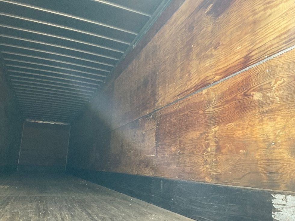 Dry Van Trailer-Semi Trailers-Utility-2015-Trailer-Chicopee-MA-50,596\n\t\tmiles-$ 14,250 - Image 9