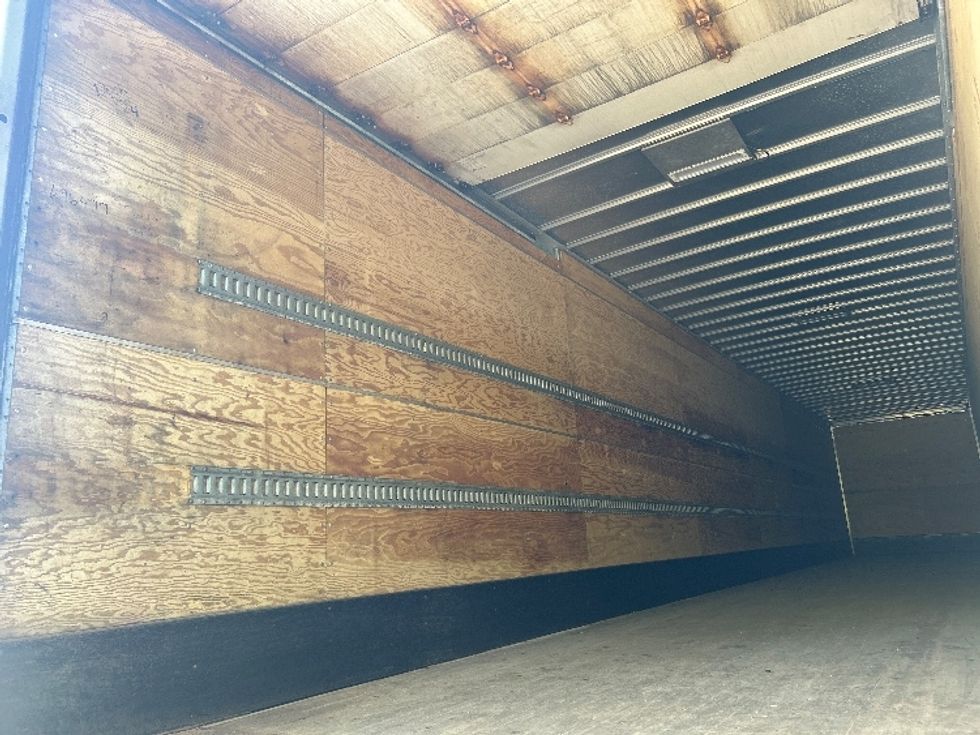 Dry Van Trailer-Semi Trailers-Utility-2015-Trailer-Des Moines-IA-800,001\n\t\tmiles-$ 16,250 - Image 9