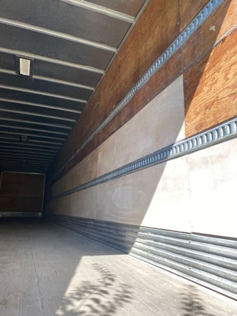 Dry Van Trailer-Semi Trailers-Utility-2015-Trailer-Elkhart-IN-311,213\n\t\tmiles-$ 14,750 - Image 10