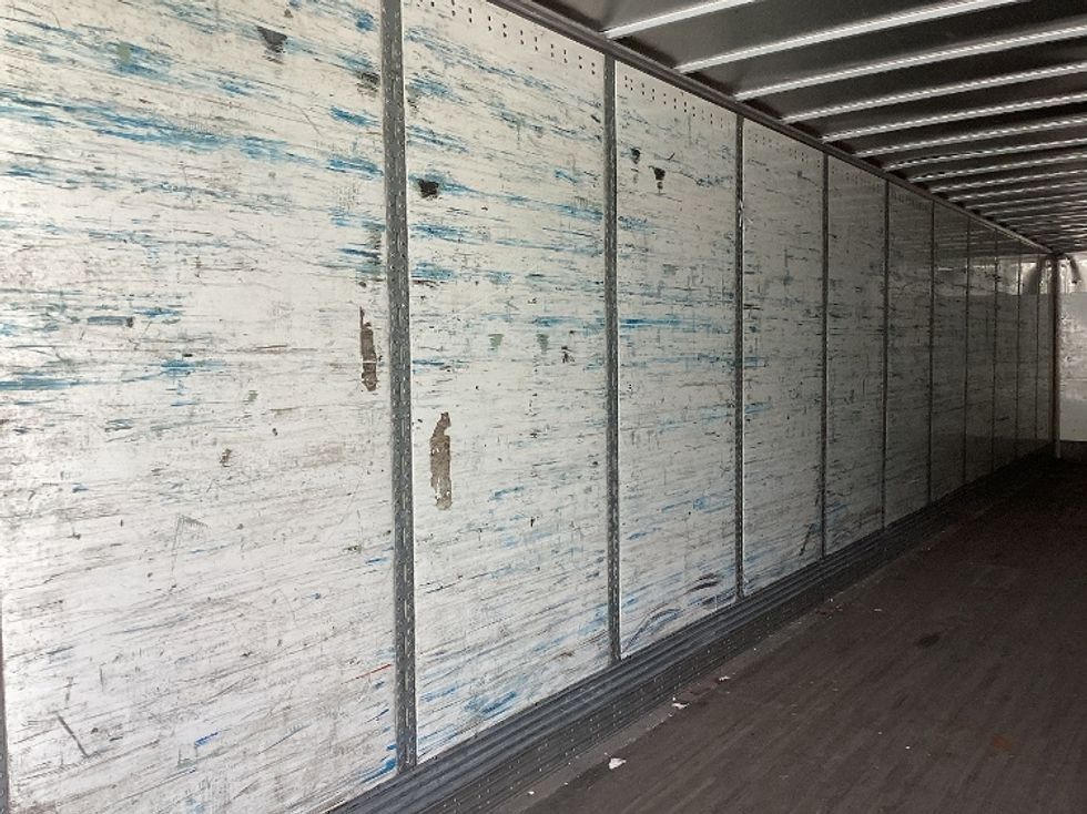 Dry Van Trailer-Semi Trailers-Wabash-2015-Trailer-Greensboro-NC-0\n\t\tmiles-$ 15,500 - Image 10