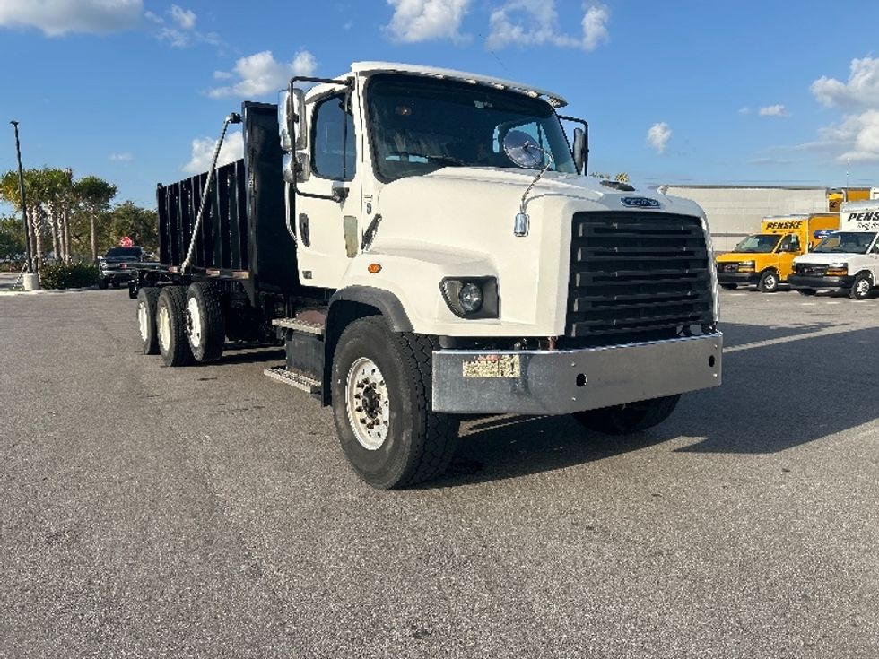 Dump Truck-Specialized Equipment-Freightliner-2017-114SD-Tampa-FL-450,002\n\t\tmiles-$ 83,000 - Image 1