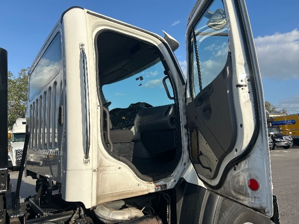 Dump Truck-Specialized Equipment-Freightliner-2017-114SD-Tampa-FL-450,002\n\t\tmiles-$ 83,000 - Image 20