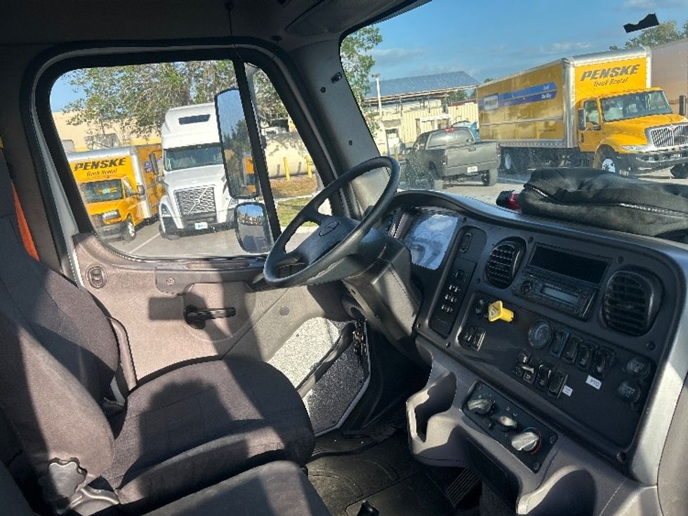 Dump Truck-Specialized Equipment-Freightliner-2017-114SD-Tampa-FL-450,002\n\t\tmiles-$ 83,000 - Image 22