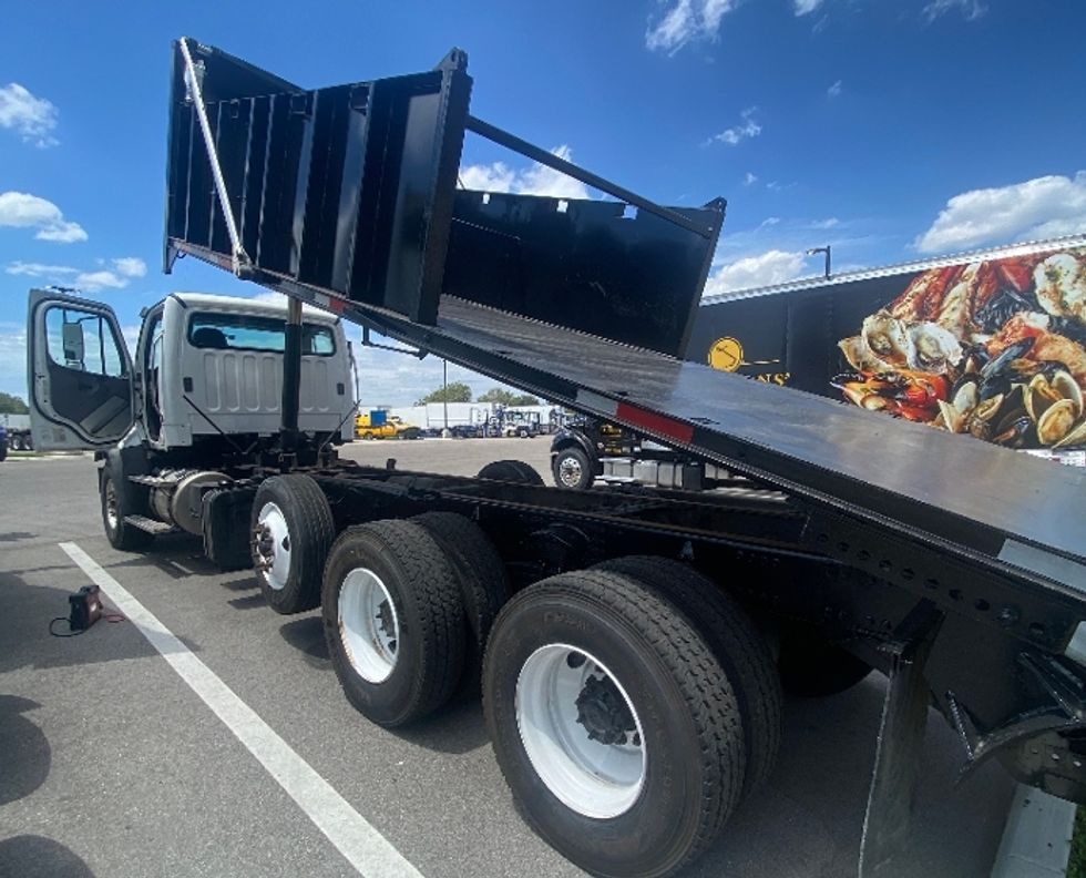 Dump Truck-Specialized Equipment-Freightliner-2017-114SD-Tampa-FL-450,002\n\t\tmiles-$ 83,000 - Image 25