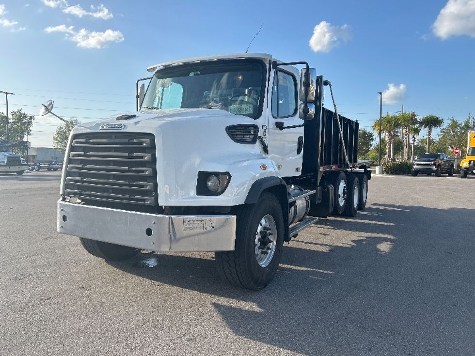 Dump Truck-Specialized Equipment-Freightliner-2017-114SD-Tampa-FL-450,002\n\t\tmiles-$ 83,000 - Image 3