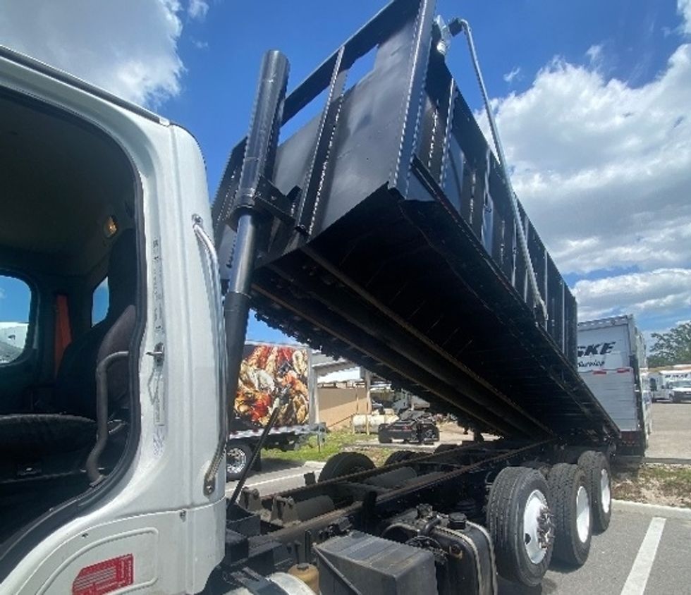 Dump Truck-Specialized Equipment-Freightliner-2017-114SD-Tampa-FL-450,002\n\t\tmiles-$ 83,000 - Image 4