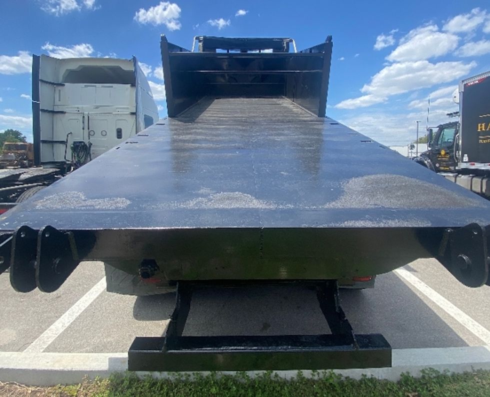 Dump Truck-Specialized Equipment-Freightliner-2017-114SD-Tampa-FL-450,002\n\t\tmiles-$ 83,000 - Image 9