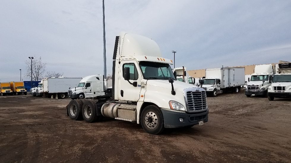 Used 2013 Freightliner Tractor Day Cab Tractor Unit 665669 Penske Used Trucks