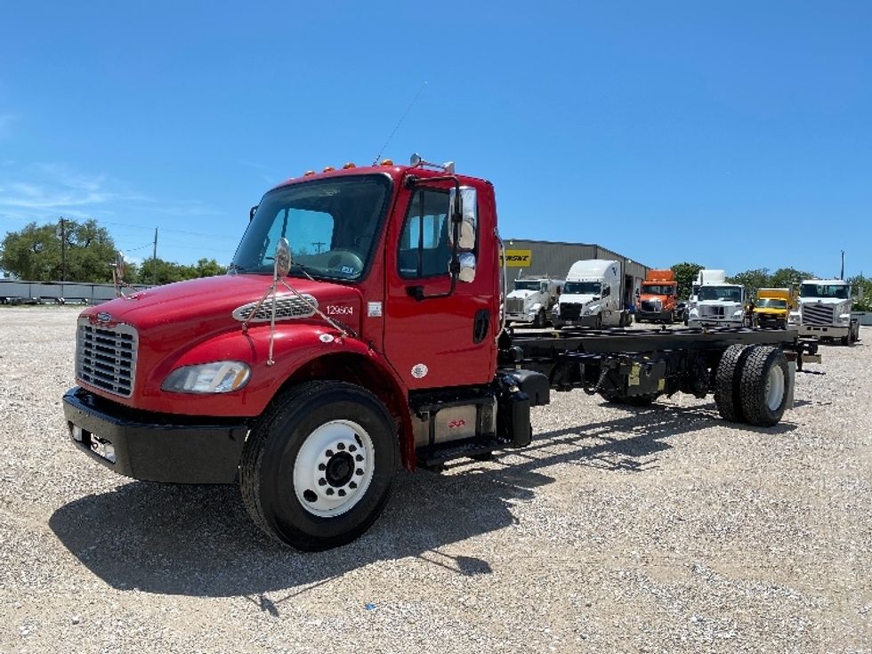 Used 2016 Freightliner Truck Cab and Chassis Truck - Unit 129504