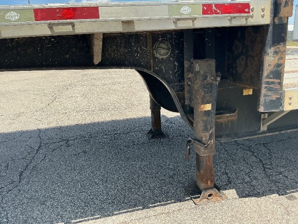 Flatbed Trailer-Semi Trailers-Utility-2017-Trailer-Elkhart-IN-133,122\n\t\tmiles-$ 34,000 - Image 9