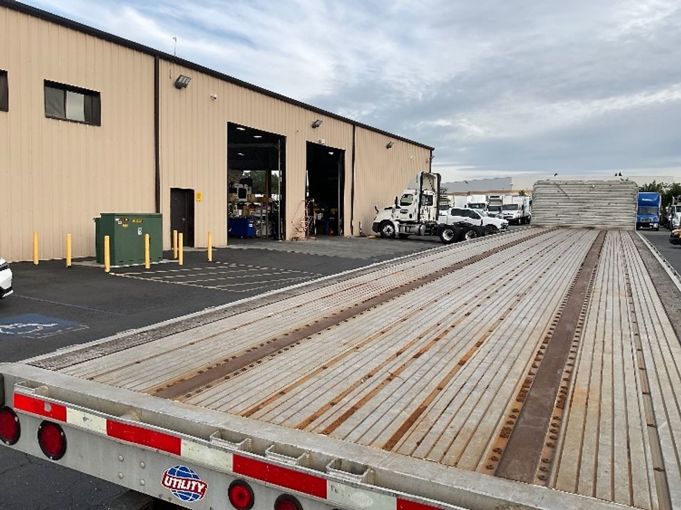 Flatbed Trailer-Semi Trailers-Utility-2017-Trailer-Fontana-CA-340,651\n\t\tmiles-$ 27,500 - Image 9