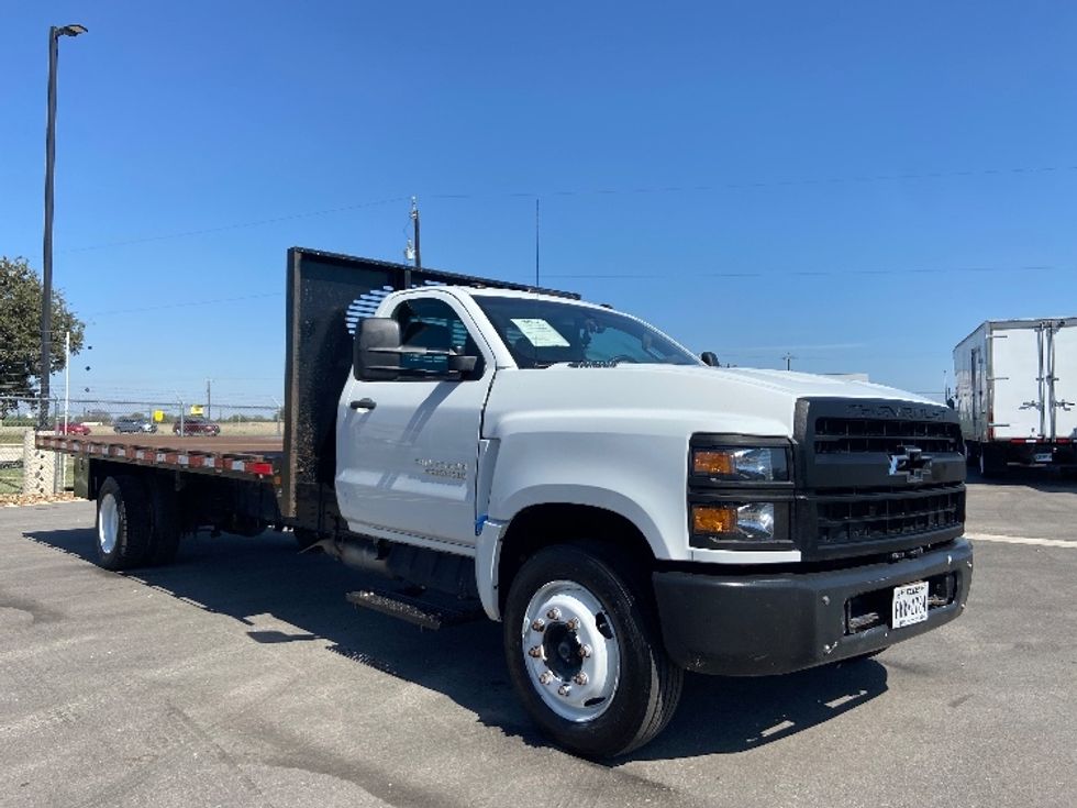 Flatbed Truck-Light and Medium Duty Trucks-Chevrolet-2021-SILVERAD-San Antonio-TX-136,151\n\t\tmiles-$ 36,000 - Image 1