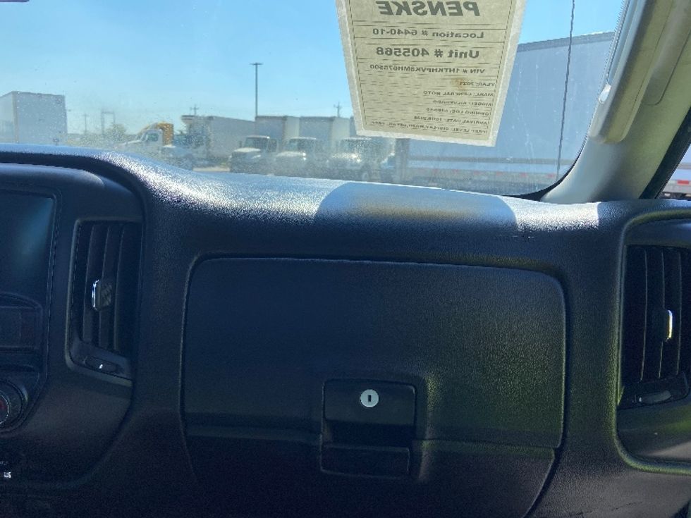 Flatbed Truck-Light and Medium Duty Trucks-Chevrolet-2021-SILVERAD-San Antonio-TX-136,151\n\t\tmiles-$ 36,000 - Image 17